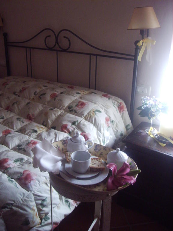 Gli Ulivi Bed & Breakfast Фосдиново Стая снимка